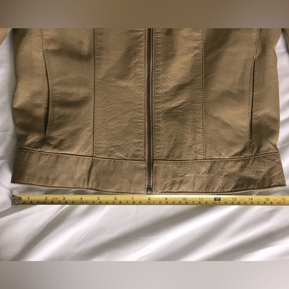 EUC Y2k Hurley tan genuine leather short jacket, satin lining, moto style. - Picture 5 of 13